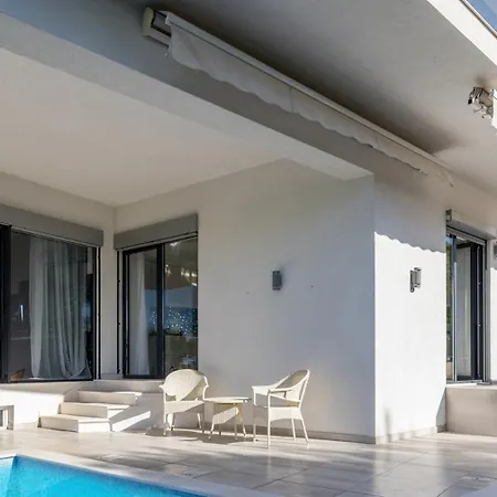 Berfami - Private Pool, Near Split *