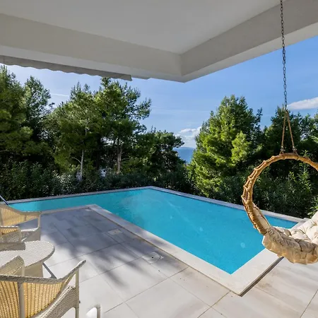 Berfami - Private Pool, Near Split Villa